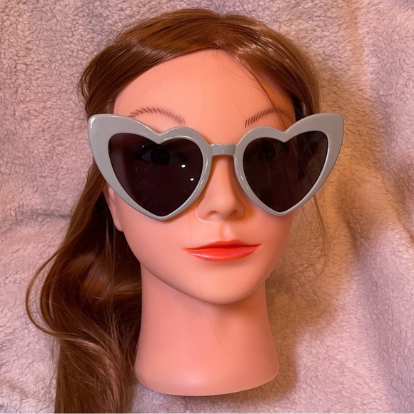 Green Heart-Shaped Oversized Sunglasses - Picture 1 of 3